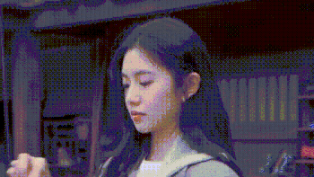 《龙马精神》因刘浩存评分下降，路演现场复刻自己表情包实在太可爱~