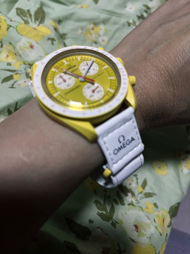 4月9日在泰国买的swtch欧米茄的联名款手表