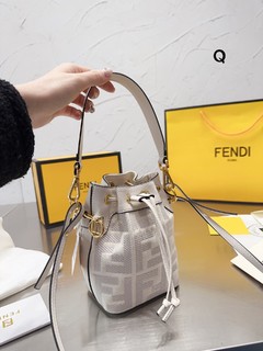 Fendi 芬迪复古老花F编织水桶包