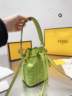 Fendi 芬迪复古老花F编织水桶包