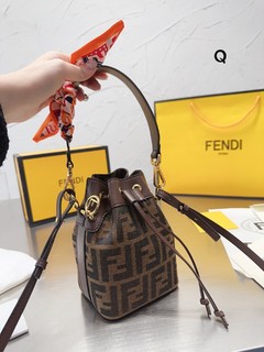 Fendi 芬迪复古老花F编织水桶包