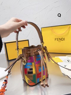 Fendi 芬迪复古老花F编织水桶包