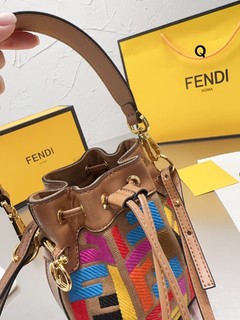 Fendi 芬迪复古老花F编织水桶包