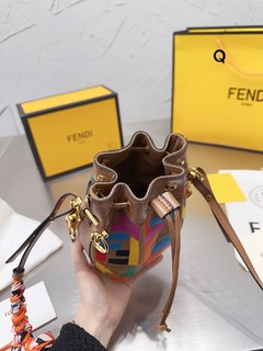 Fendi 芬迪复古老花F编织水桶包