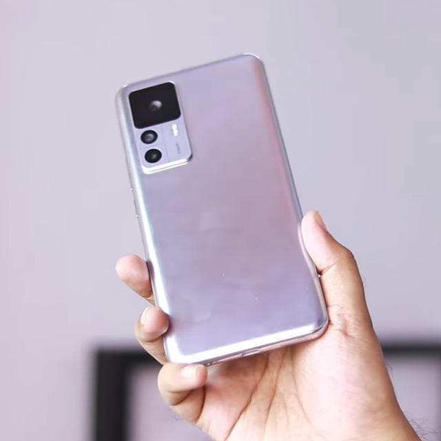 12万台仅用5分钟售空，12GB+256GB，红米120W快充旗舰跌至2789元