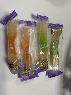 人类幼崽零食：徐福记果汁橡皮糖