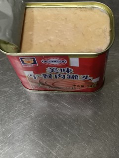 以鸡肉为主的梅林美味午餐肉罐头