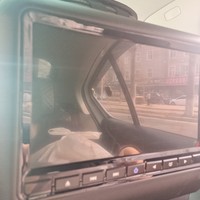 让小朋友安心坐车的秘诀就在这里，这个车载显示器可以看动画片哟。