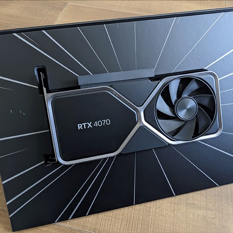 换了换了 NVIDIA RTX 4070 FE 公版 碎碎念