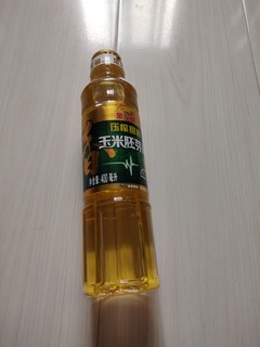 金龙鱼压榨玉米胚芽油，还挺不错。