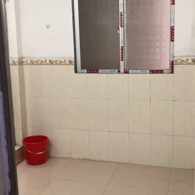 广州白云区地铁站附近这房月租700块，你们