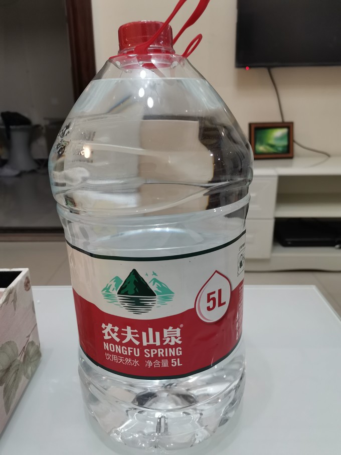 农夫山泉大瓶水图片