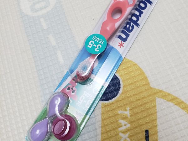 jordan儿童牙刷，送的配件有意思