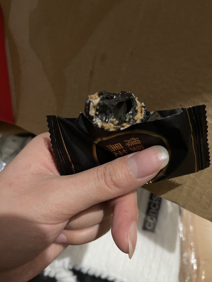 东西收到了马上迫不及待拆包试吃了一下 味道很不错 外面的芝麻很酥脆