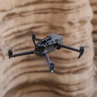 大疆发布首款三摄航拍无人机DJI Mavic 3 Pro，航拍正式进入多焦段时代