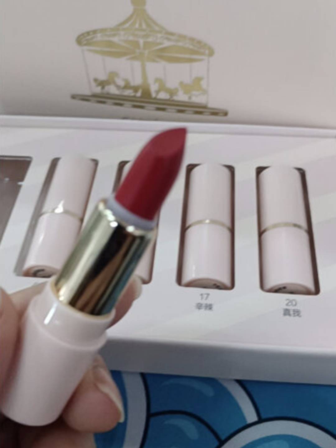 古铜色唇膏(古铜色是什么颜色)