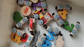 磁力小火车玩具，益智玩具
