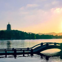 今天我和姑姑一起去西湖春游