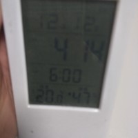 家用室内多功能电子温湿度计。