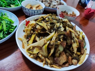 竹笋酸菜炒肉，超级好吃的一道菜