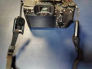 相机的平替腕带+肩带，无缝切换很方便