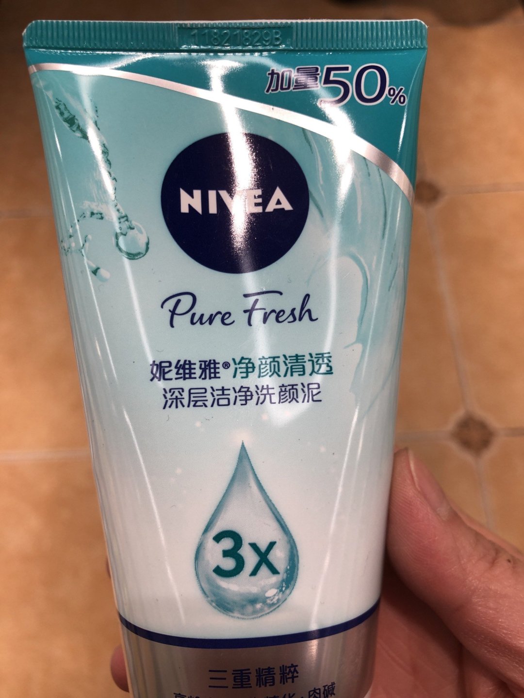 p> p>妮维雅洗面奶,深层清洁洗颜泥,男士控油补水保湿温和泡沫洁面乳 