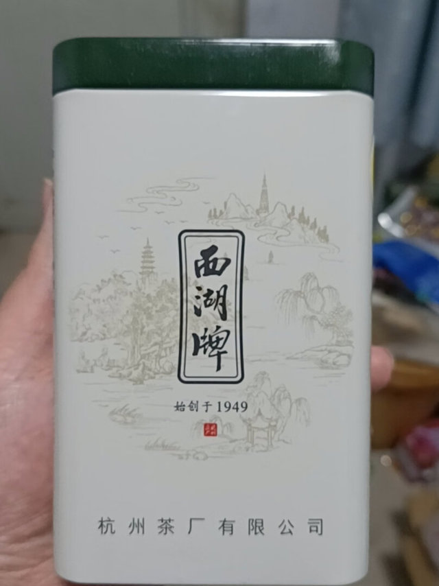 今年的新茶，日期是新鲜的，西湖龙井是老牌