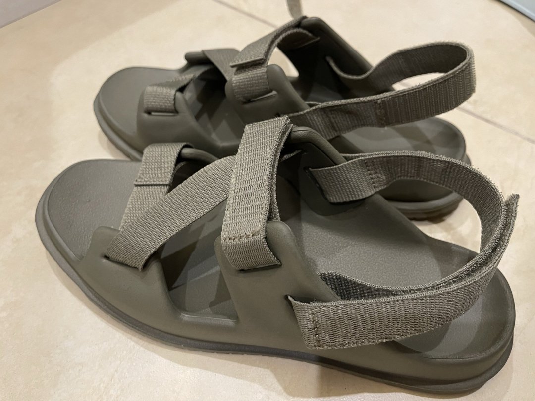 20多年后再穿凉鞋,优衣库好看又舒服