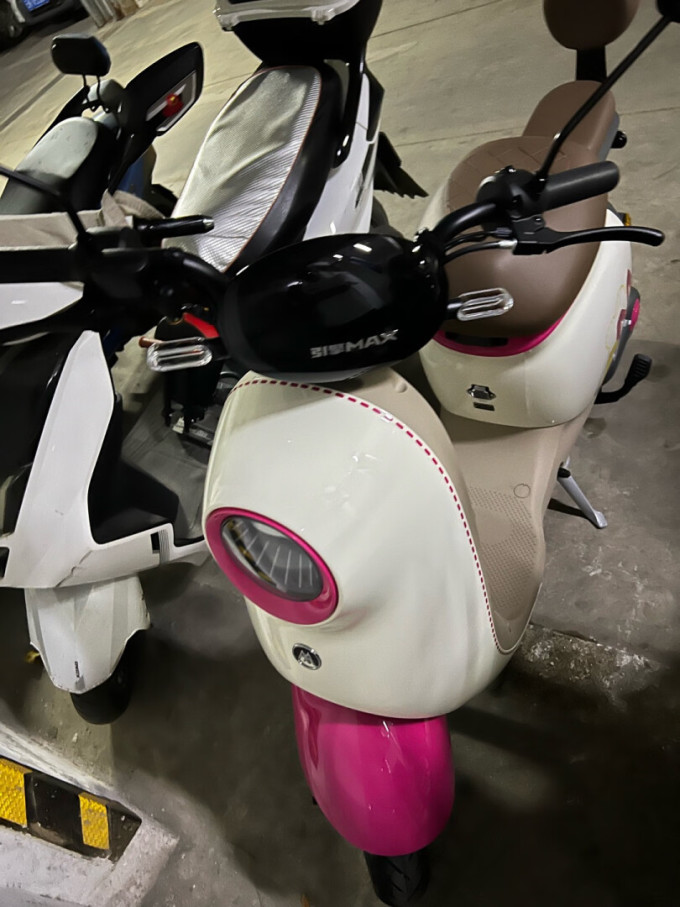 是找了一圈超颜值的电动车,超赞aima 爱玛 新国标电动自行车 am1000dt