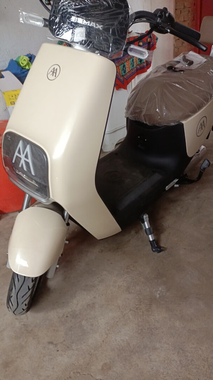 爱玛摩托车整车怎么样 收到就立马骑了一圈,很稳,座位._什么值得买