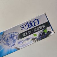 微米碳牙膏，洁白还清新口气