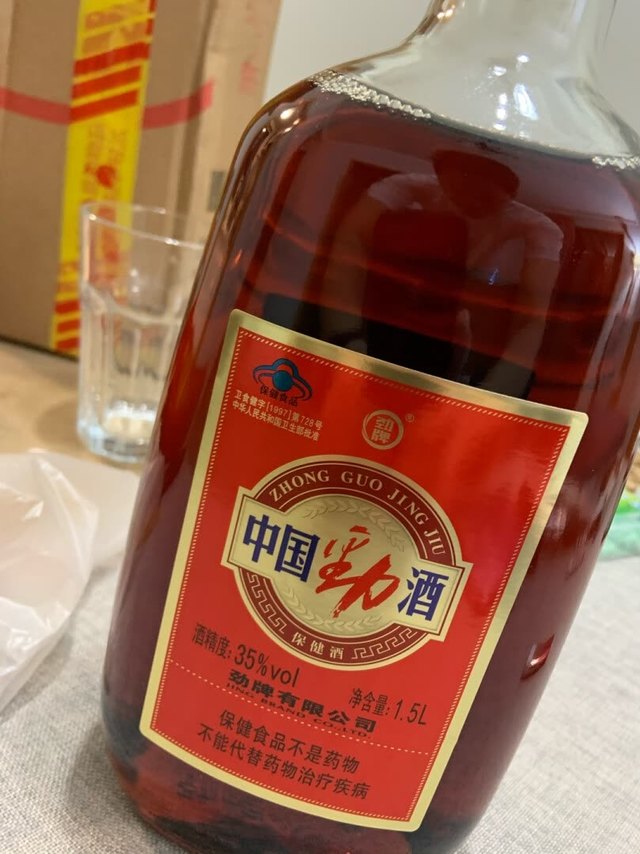 1.5L的大瓶装，自家喝的话性价比比小瓶