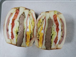 巨好吃的超豪华巨无霸三明治！