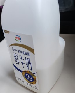 伊利全脂鲜牛奶1.5l