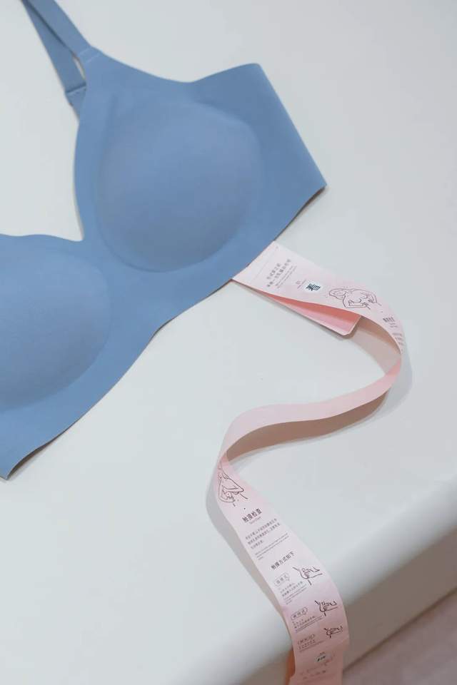 乳腺癌成为全球第一大癌症，Ubras小粉标提醒你自测自检很重要！