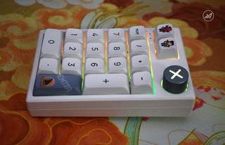 小键盘也卷成这样了 - 达摩鲨 K3 PRO 开箱
