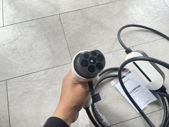 公牛随车充电枪