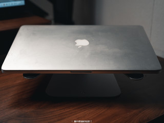 超有格调的Macbook支架