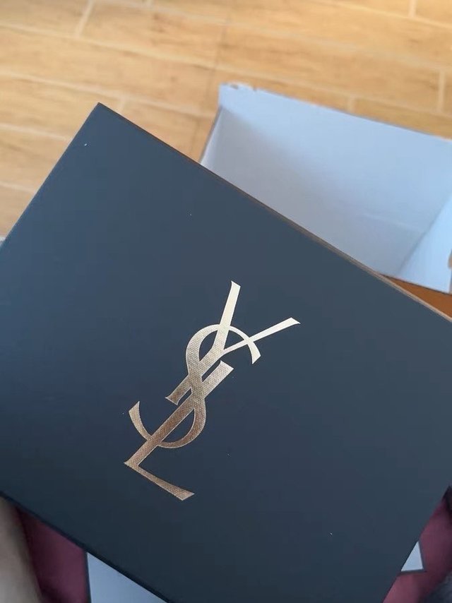 YSL416唇釉，散发独特魅力