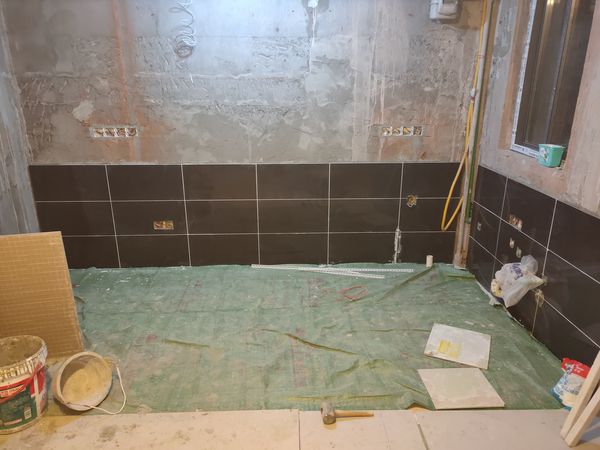 有人和我一样厨房这样贴砖的么？