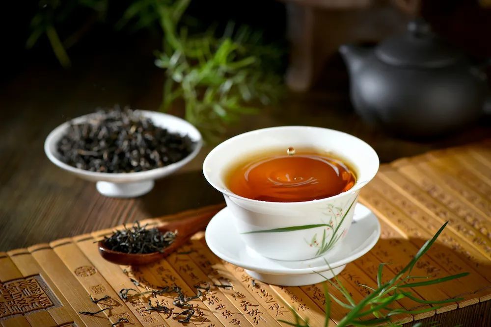 红茶更适合用热水激发其丰富的风味 ©摄图网