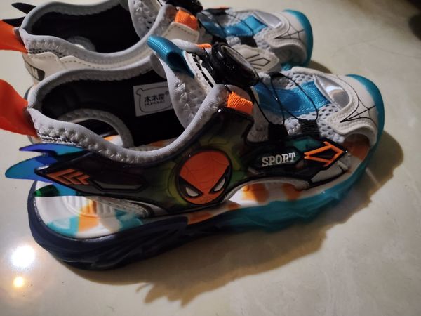 最近买的这凉鞋很不错