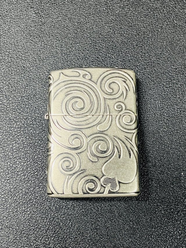 她说：每个男人都值得拥有一个漂亮的打火机