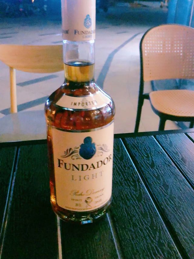 既然生活不如意，那就藏微醺的酒里