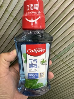 令口气清新的高露元气薄荷洁漱口水