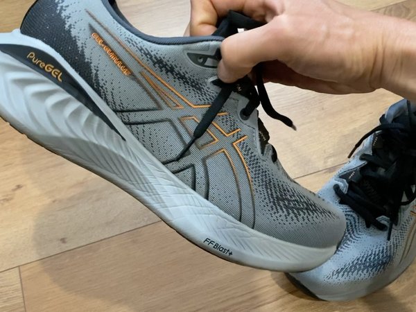 超好穿的Asics次顶级缓震跑鞋