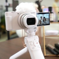 Sony ZV-1 II vlogger 相机换上更广角镜头，自拍更便利
