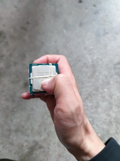 中午吃完饭朋友塞给我一把CPU