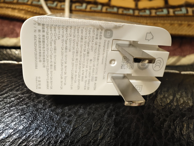 小米67w三口充电器