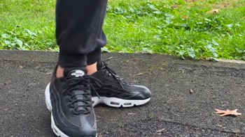一起奔跑吧 篇九：魅力黑色，专业回弹——Nike AIR MAX 95 RECRAFT运动鞋